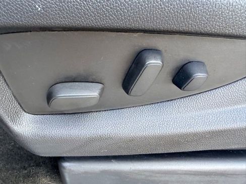 Used 2016 GMC Yukon XL SLT w/ Open Road Package image 19