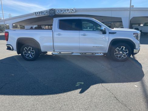 Used 2023 GMC Sierra 1500 SLT w/ SLT Convenience Package AWD/4WD image 4