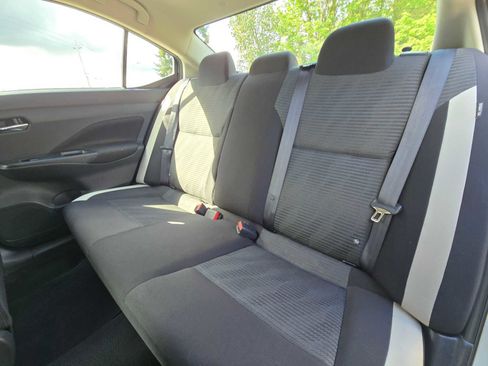 Used 2022 Nissan Versa SV FWD image 17
