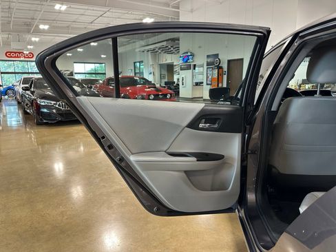 Used 2014 Honda Accord LX image 25