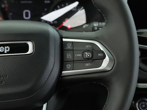 Used 2026 Jeep Compass Limited image 7