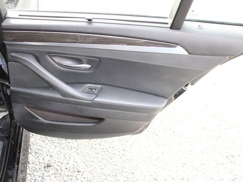 Used 2011 BMW 550i xDrive Sedan image 24