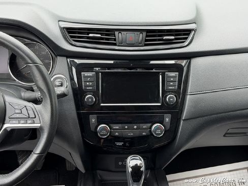 Used 2019 Nissan Rogue SV AWD/4WD image 18