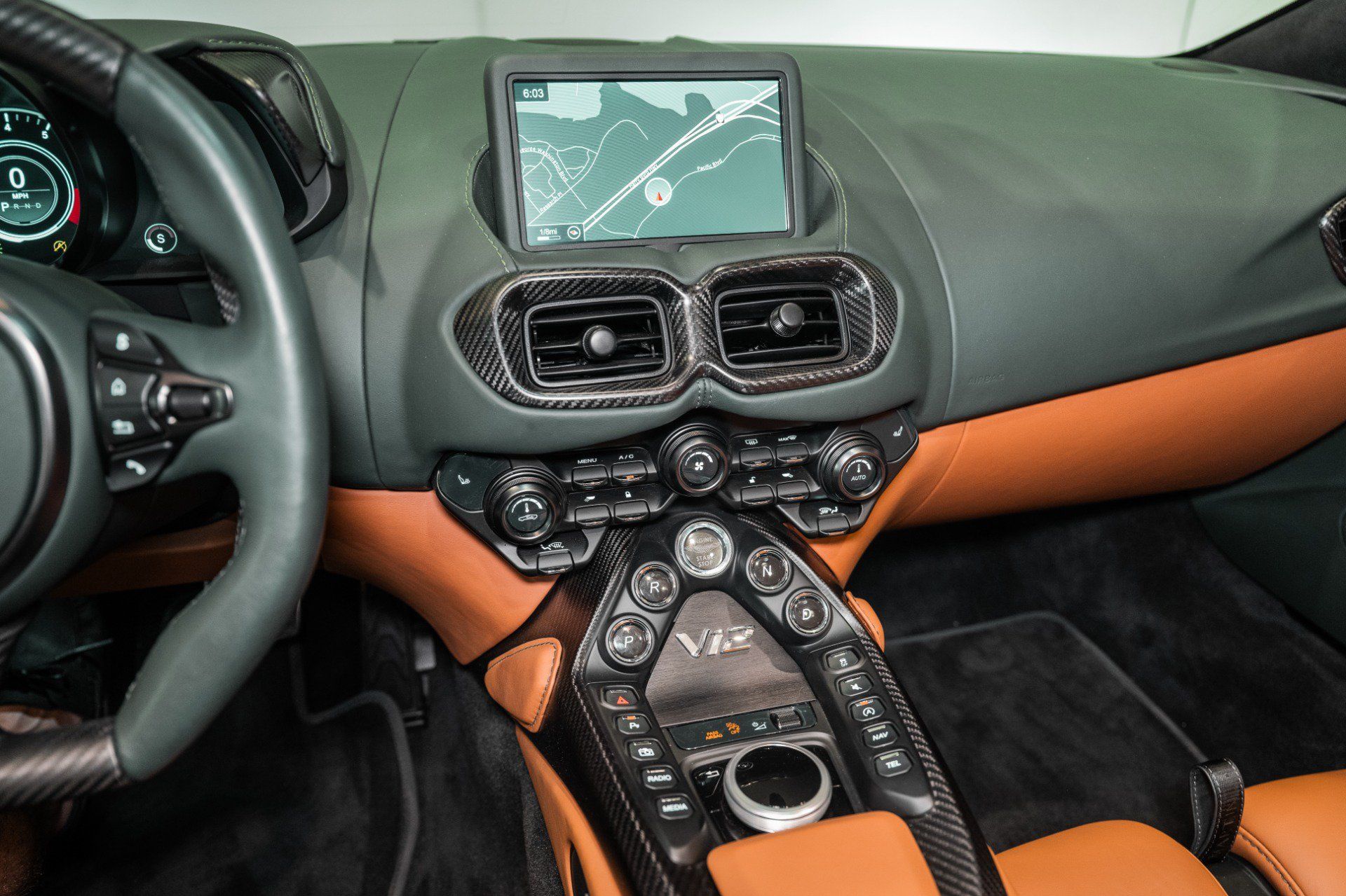 Used 2023 Aston Martin V12 Vantage Roadster RWD image 20