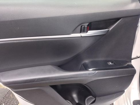 Used 2018 Toyota Camry L image 22