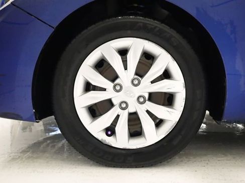 Used 2019 Hyundai Accent SE FWD image 8