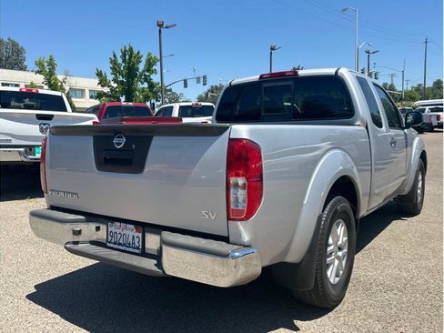 Used 2018 Nissan Frontier SV RWD image 8