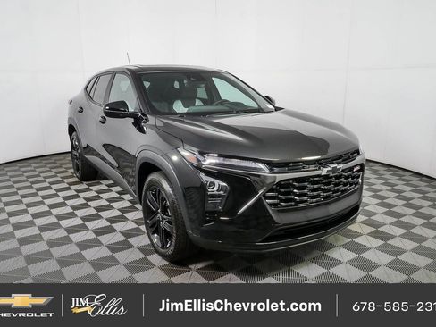 Certified 2025 Chevrolet Trax RS w/ Sunroof Package FWD image 24