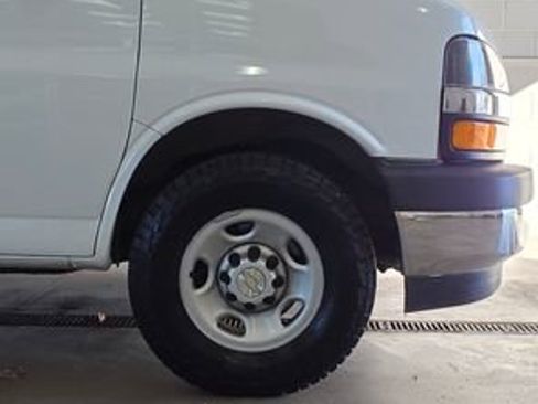 Used 2022 Chevrolet Express 2500 w/ Driver Convenience Package image 29