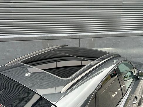 Certified 2026 Porsche Macan image 16