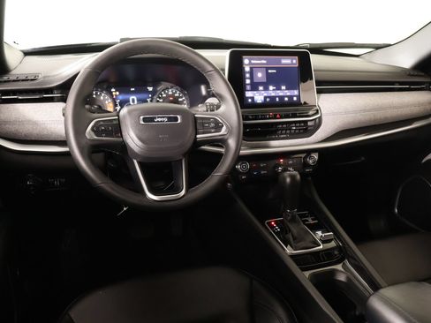 Used 2026 Jeep Compass Latitude AWD/4WD image 2
