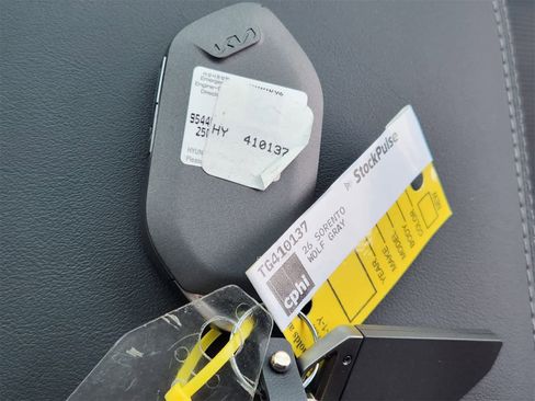 New 2026 Kia Sorento S w/ S Panoramic Sunroof Package image 31