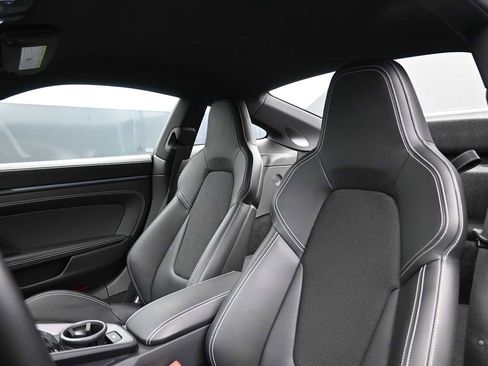 Certified 2022 Porsche 911 GT3 RWD image 5
