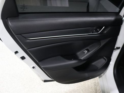 Used 2018 Honda Accord Sport image 17
