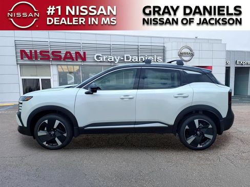 New 2026 Nissan Kicks SR w/ Cold Weather Package FWD image 4