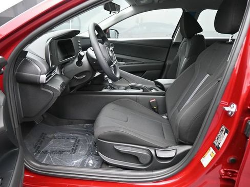 Used 2026 Hyundai Elantra SE FWD image 12