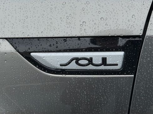 Used 2018 Kia Soul + FWD image 35