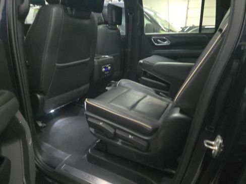 Used 2021 GMC Yukon XL SLT w/ SLT Premium Package AWD/4WD image 17