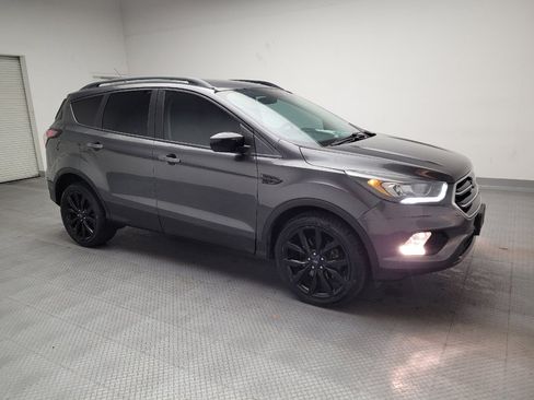Used 2017 Ford Escape SE w/ SE Sport Appearance Package image 11