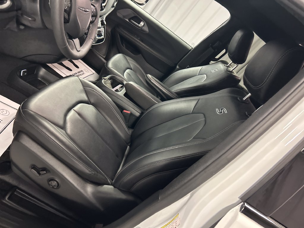 Used 2026 Chrysler Pacifica Select w/ S Appearance Package FWD image 12