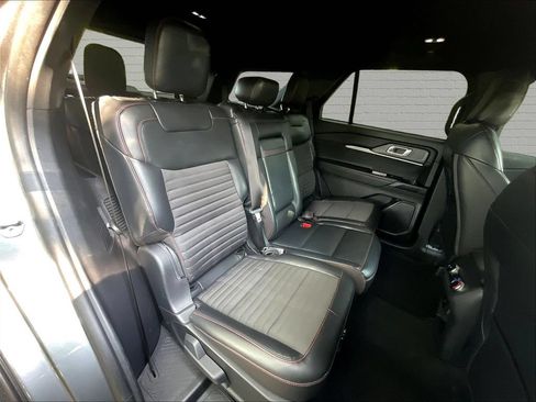 Used 2025 Ford Explorer ST-Line w/ ST-Line Street Pack AWD/4WD image 22