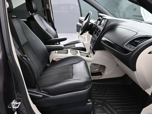 Used 2020 Dodge Grand Caravan SXT FWD image 23