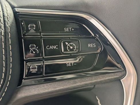 Certified 2024 Jeep Grand Cherokee Overland w/ Luxury Tech Group IV AWD/4WD image 18
