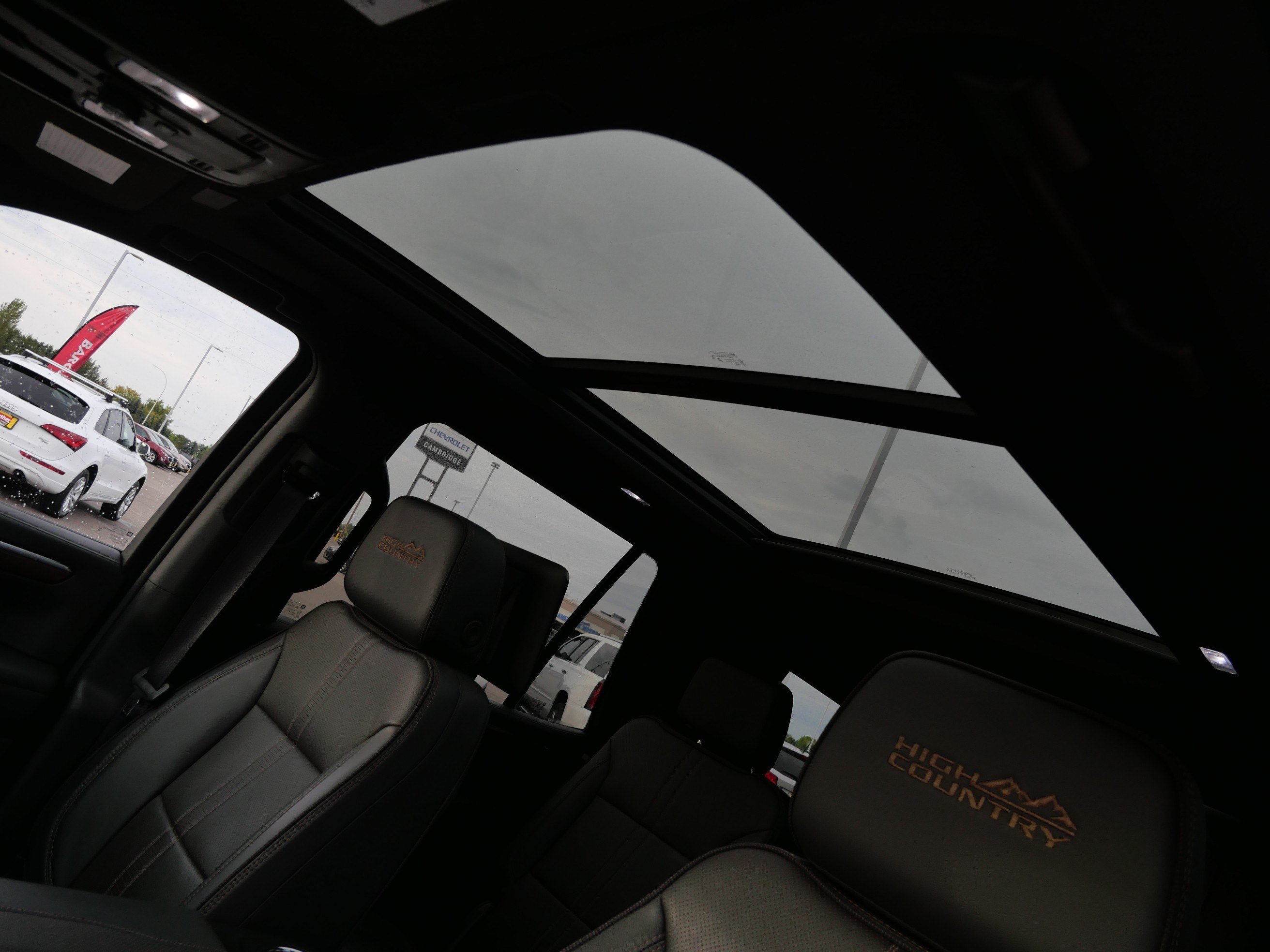 Used 2025 Chevrolet Tahoe High Country AWD/4WD image 22