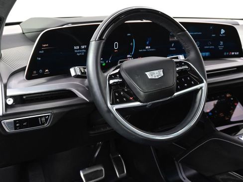 Certified 2026 Cadillac Vistiq Premium Luxury w/ LPO, Floor Liner Package AWD/4WD image 11