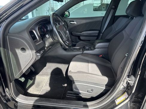 Used 2019 Dodge Charger SXT w/ Blacktop Package image 7