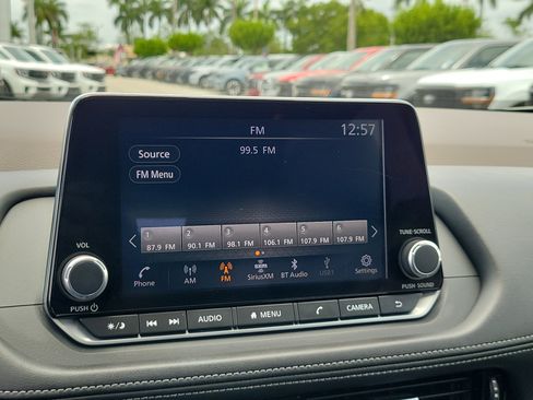Used 2023 Nissan Rogue SL AWD/4WD image 29