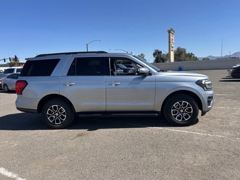 Used 2024 Ford Expedition XLT image 5