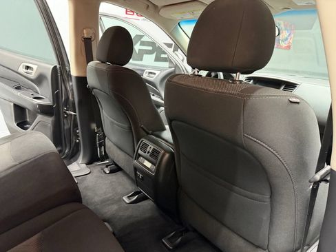 Used 2020 Nissan Pathfinder S AWD/4WD image 44