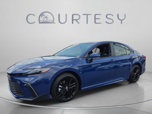 Used 2026 Toyota Camry SE FWD image 1