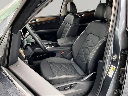Used 2025 Volkswagen Atlas SE FWD image 25