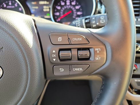 Used 2015 Kia Sedona SX image 30