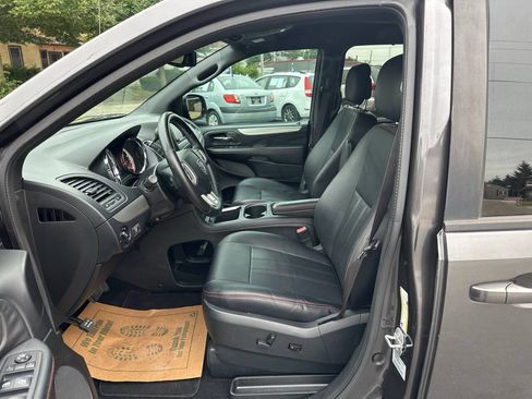 Used 2017 Dodge Grand Caravan GT FWD image 17