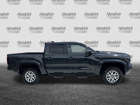 Used 2024 Toyota Tacoma SR5 w/ SR5 Upgrade Package AWD/4WD image 11