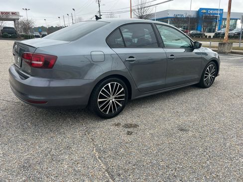 Used 2016 Volkswagen Jetta Sport image 28