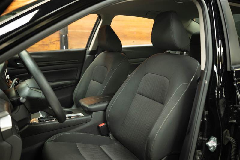 Used 2025 Nissan Altima 2.5 SV AWD/4WD image 10