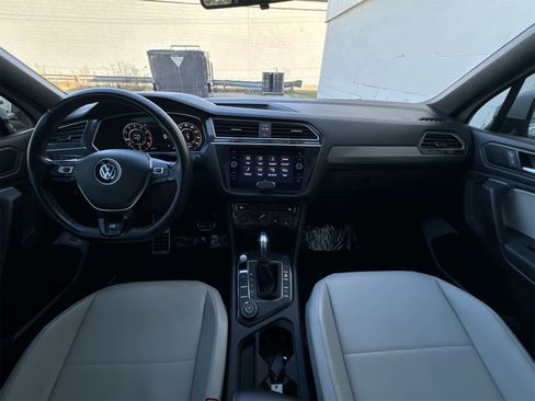 Used 2019 Volkswagen Tiguan SEL R-Line w/ 3rd Row Seat Package image 16