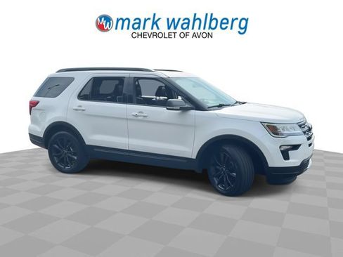 Used 2018 Ford Explorer XLT w/ Equipment Group 202A AWD/4WD image 2