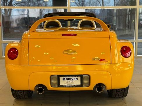 Used 2004 Chevrolet SSR w/ Preferred Equipment Group image 11