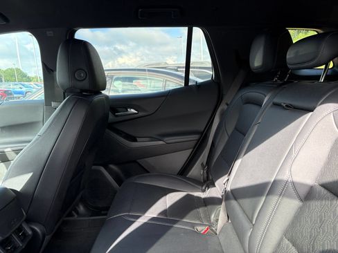 Used 2025 Chevrolet Equinox LT w/ Convenience Package II AWD/4WD image 8