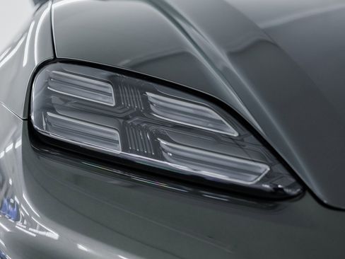 New 2025 Porsche Macan Electric image 13