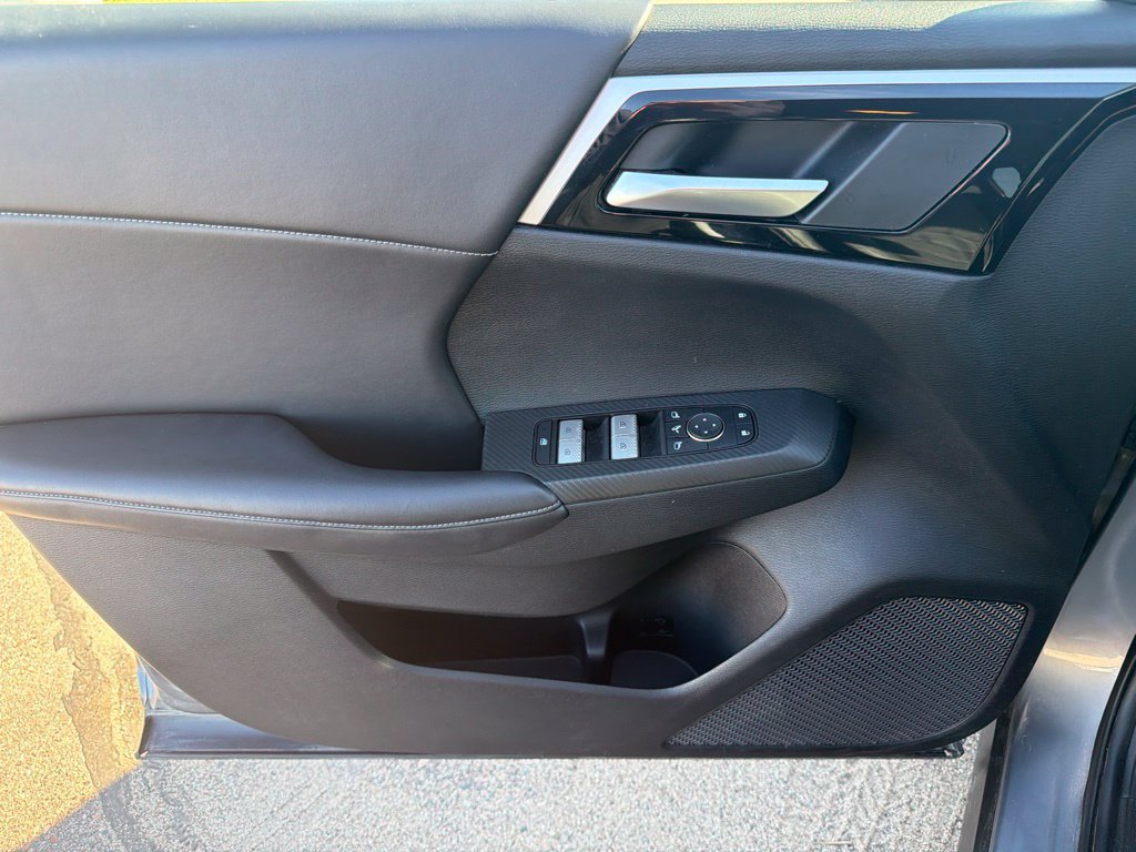 Used 2023 Mitsubishi Outlander 4WD Plug-In Hybrid image 24