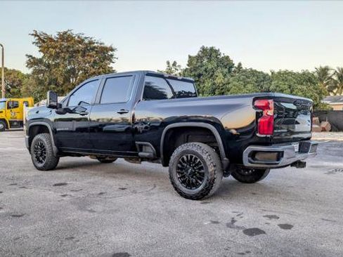 Used 2021 Chevrolet Silverado 2500 LT w/ Convenience Package image 6