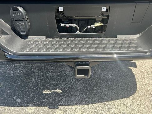 Used 2026 Chevrolet Colorado ZR2 w/ Technology Package image 8