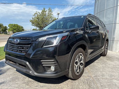 Used 2023 Subaru Forester Premium AWD/4WD image 3
