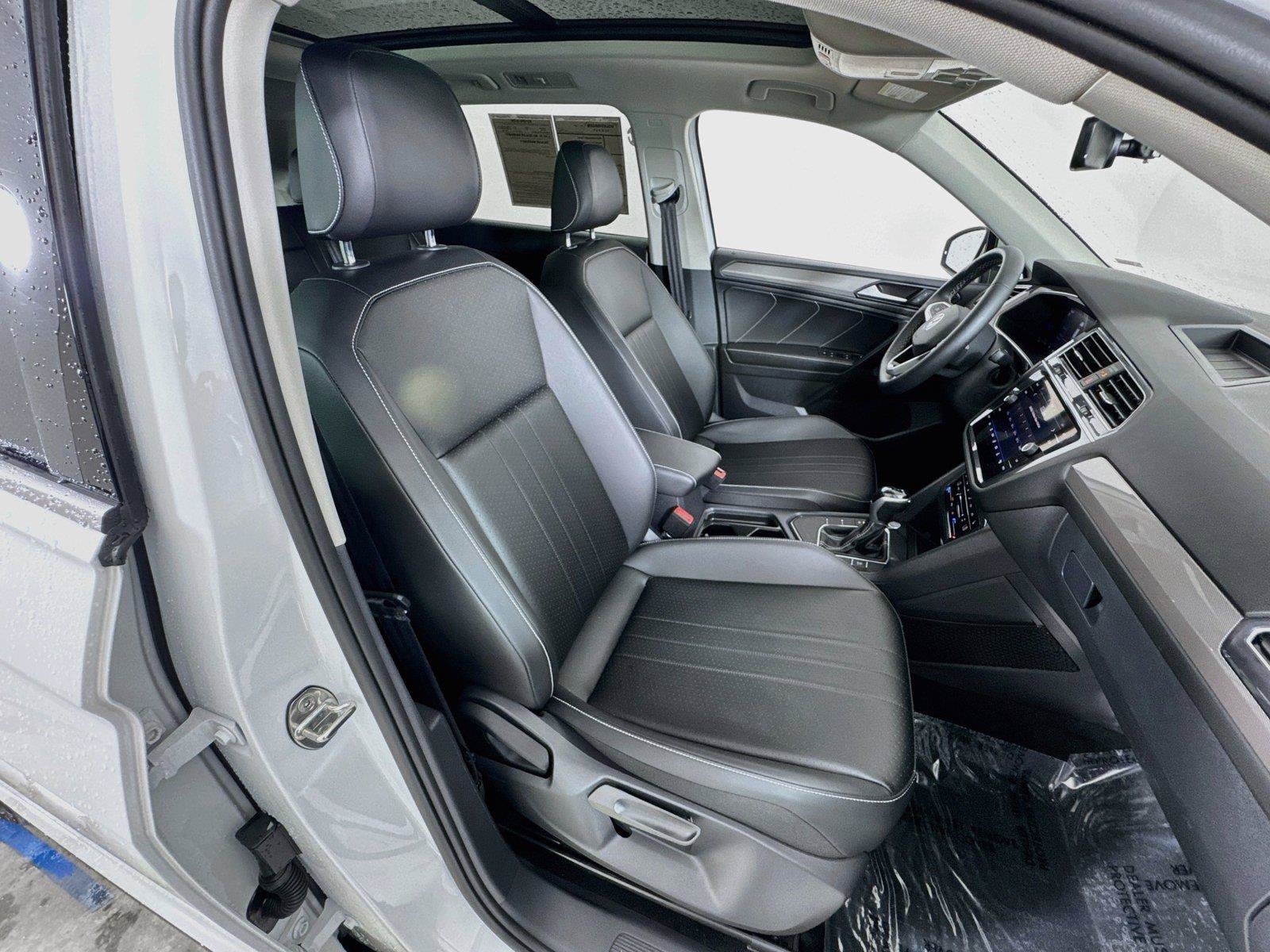 Used 2023 Volkswagen Tiguan SE w/ Panoramic Sunroof Package FWD image 27